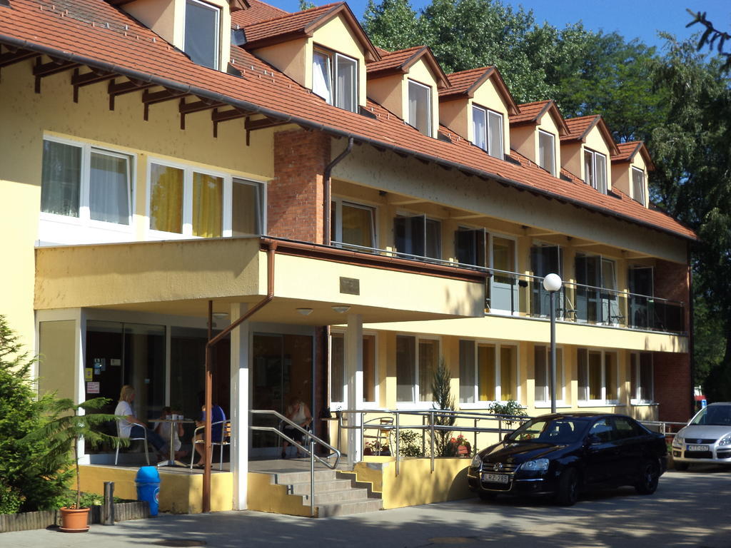 Touring Hotel Berekfürdő Exterior foto