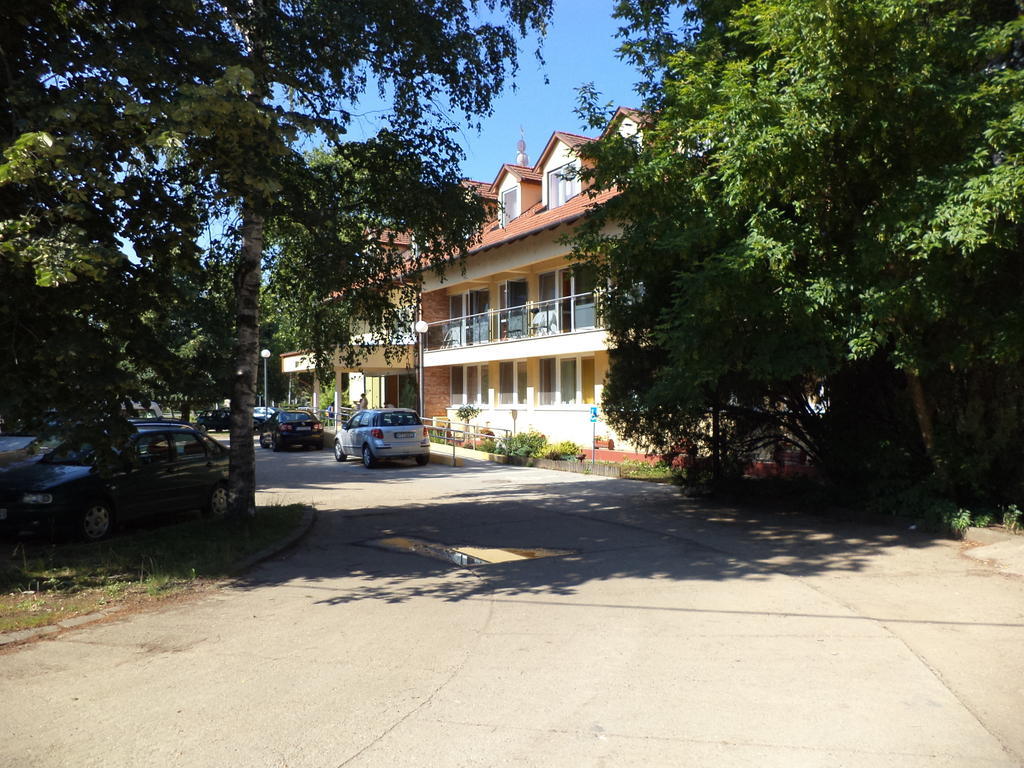 Touring Hotel Berekfürdő Exterior foto