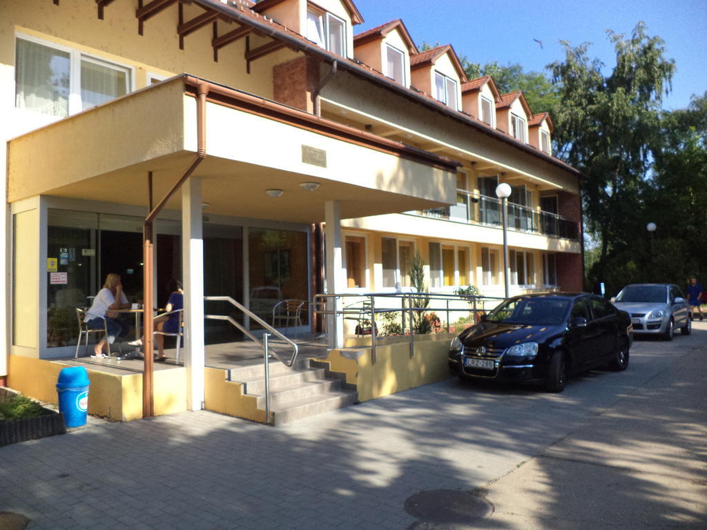 Touring Hotel Berekfürdő Exterior foto